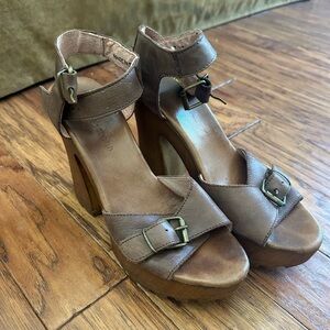 Musse & Cloud brown heels